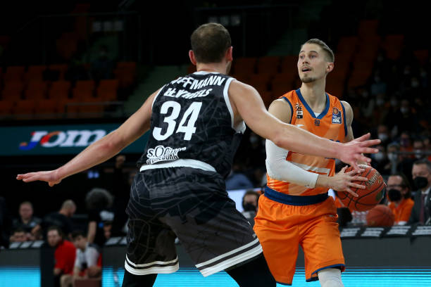 带领球队进 带领球队进